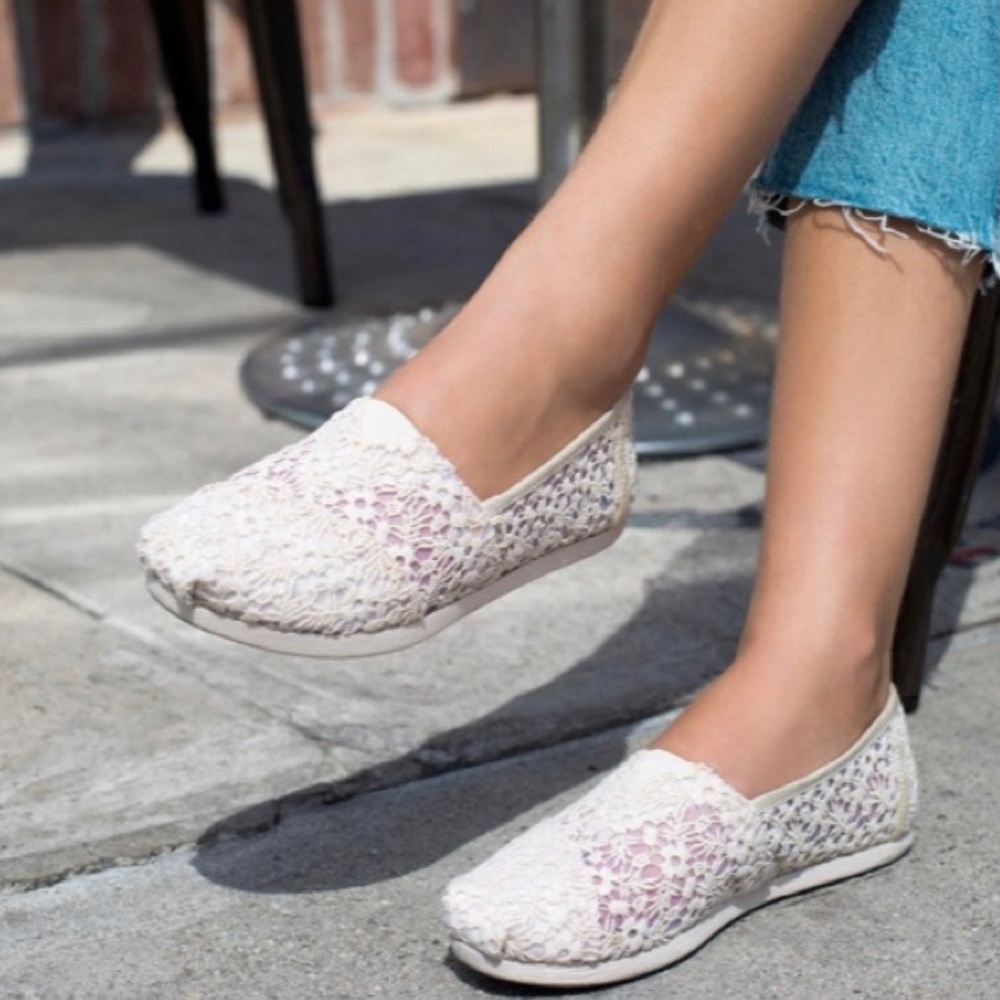 TOMS Natural Floral Lace Classics Size 6.5 GUC